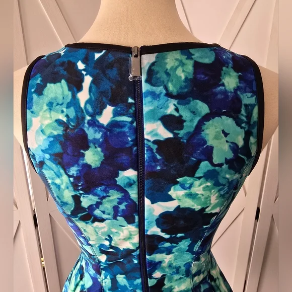 Vince Camuto Bold Blue Ombré Floral Sleeveless Dress - Picture 6 of 8